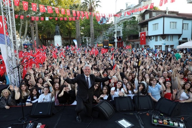 Mudanya'da 19 Mayıs Coşkusu Meydanları Doldurdu