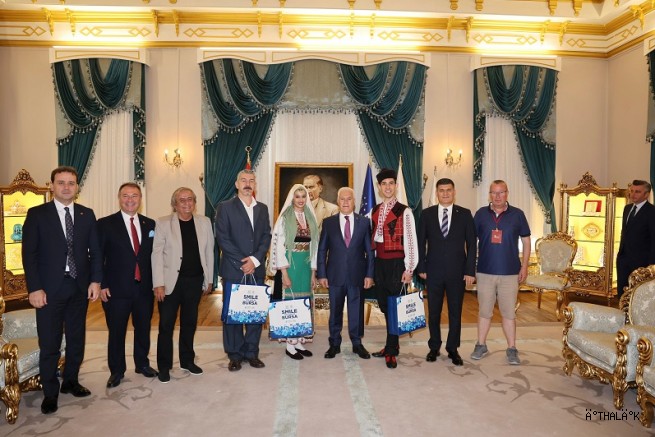 Altın Karagöz Dans Ekiplerinden Başkan Bozbey’e Ziyaret