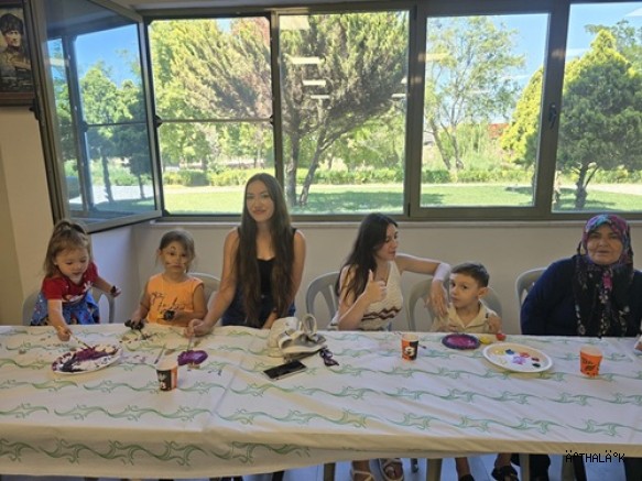 "Anne-Çocuk Kil Atölyesi ile Yaratıcılık Dolu Bir Gün"