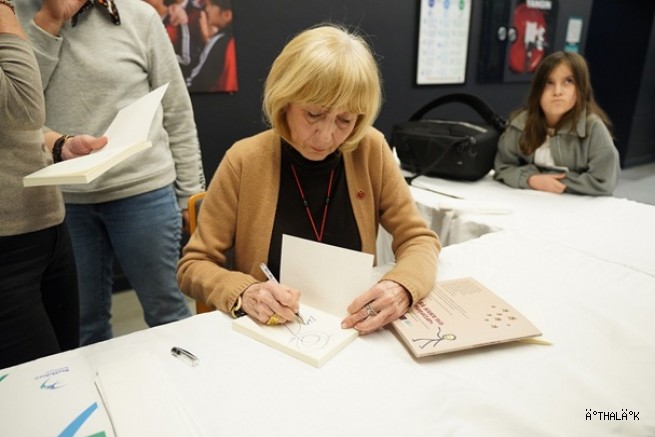 Ayşe Kulin Beylikdüzü'nde Okurlarıyla Buluştu