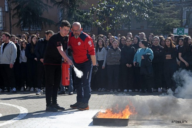 Başkan Aydın Gençlerle Afete Karşı Alarm Verdi 