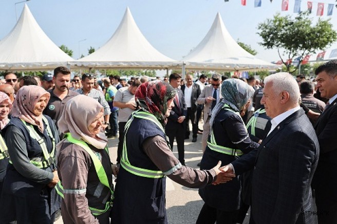 Başkan Bozbey, Büyükşehir Çalışanlarının Bayramını Kutladı