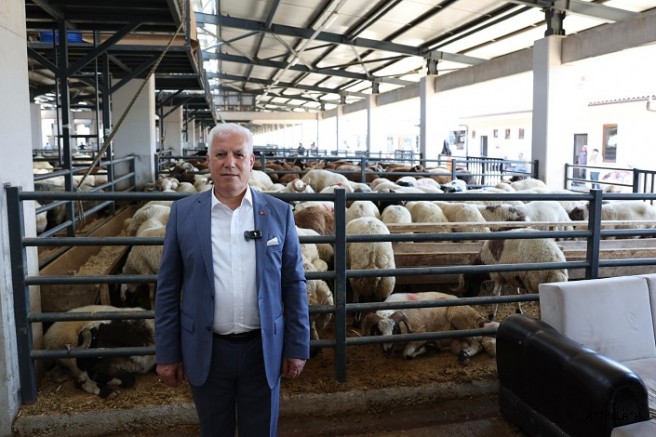 Başkan Bozbey’den Kurban Pazarı’na Ziyaret