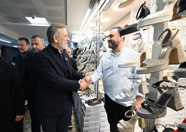 Başkan Burkay Tarihi Çarşı’da Esnafla Buluştu