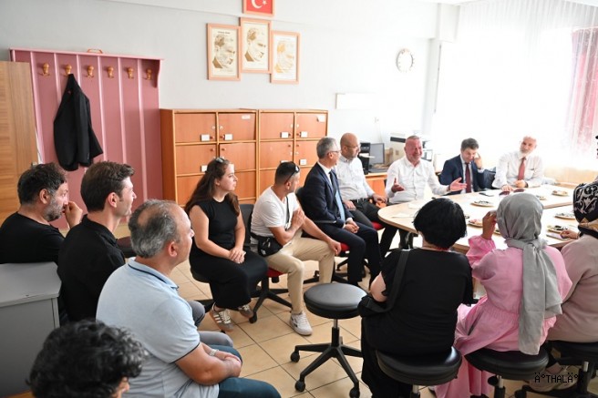 Başkan Karabatı,  Bayramdere İlkokulu’nu Ziyaret Etti