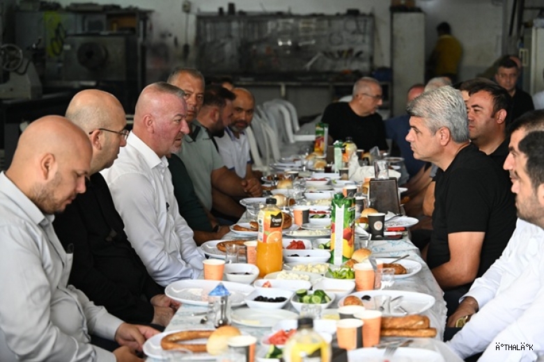 "Başkan Karabatı Sanayi Esnafıyla Kahvaltıda Buluştu" 