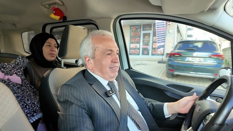 Başkan Şadi Özdemir “Anne Taksi”nin Direksiyonuna Geçti