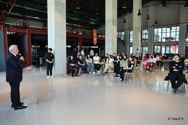 Başkan Şadi Özdemir Gençlik Bayramı’nda Gençlerle Buluştu