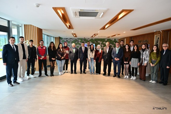 Başkan Yılmaz Gençlerle Buluştu