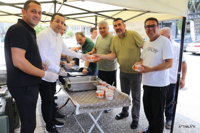 BEKSİAD Aşure Bereketini Paylaştı