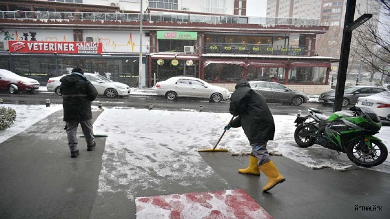 Beylikdüzü Belediyesi Kar Yağışına Karşı Sahada