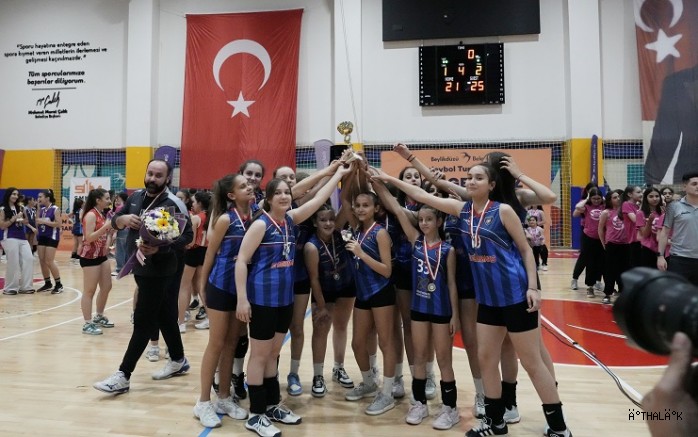 Beylikdüzü Belediyesi Valeybol Turnuvası Sona Erdi