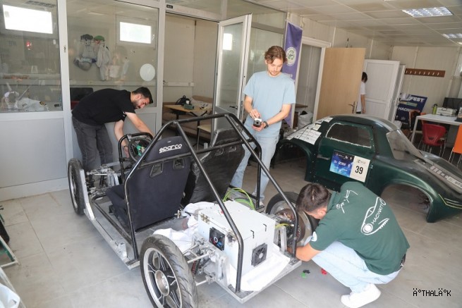 BTÜ Öğrencileri Elektrikli ve Hidrojenli Araçlar Üretiyor