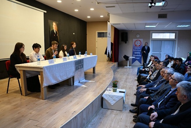 Bursa Anadolu Mektebi Öğrencileri Sabahattin Ali İl Panelinde Buluştu