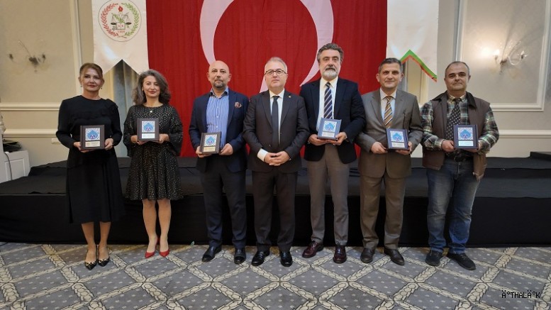 Bursa Barosu'ndan 25 Yıllık Avukatlara Plaket