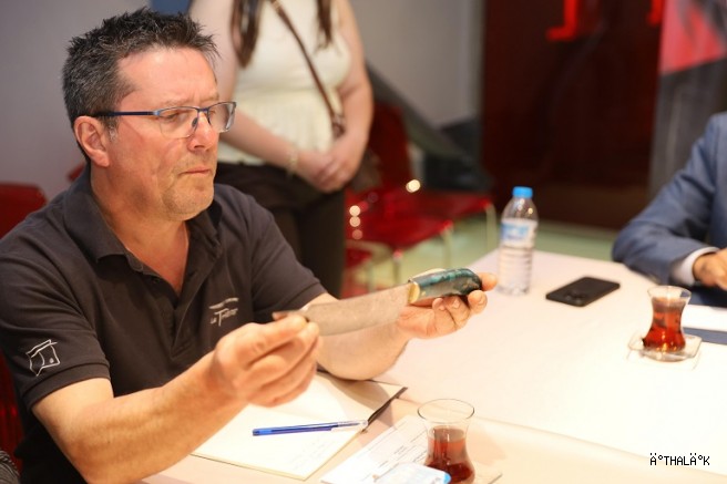 Bursa Bıçağı Dünya Sahnesinde