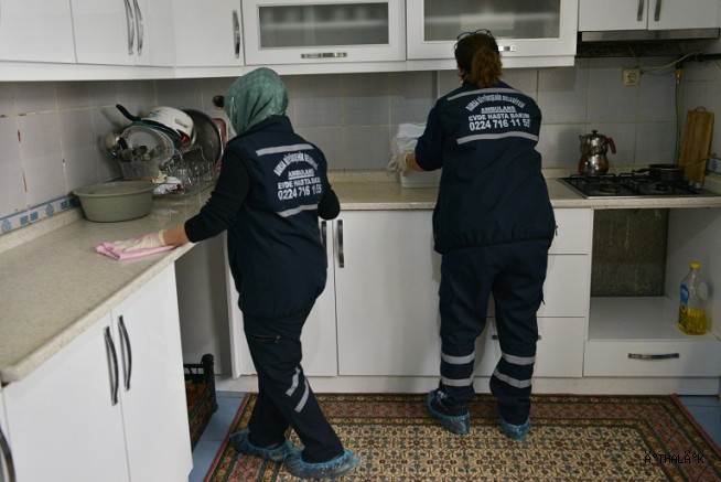 Bursa Büyükşehir Evde Bakım ve Temizlik Hizmetiyle Gönüllere Dokunuyor