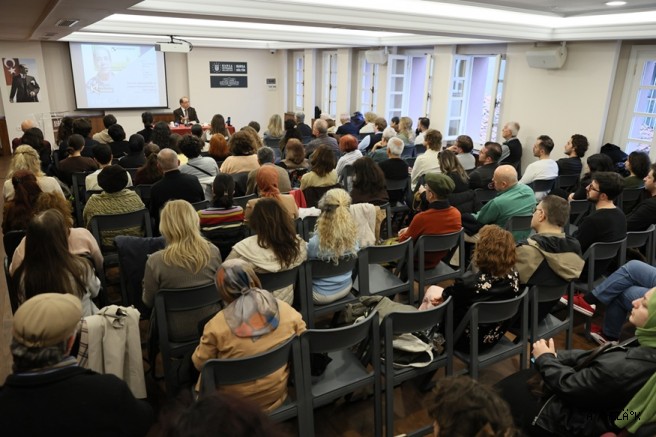 Bursa'da Felsefe Söyleşisine Yoğun İlgi