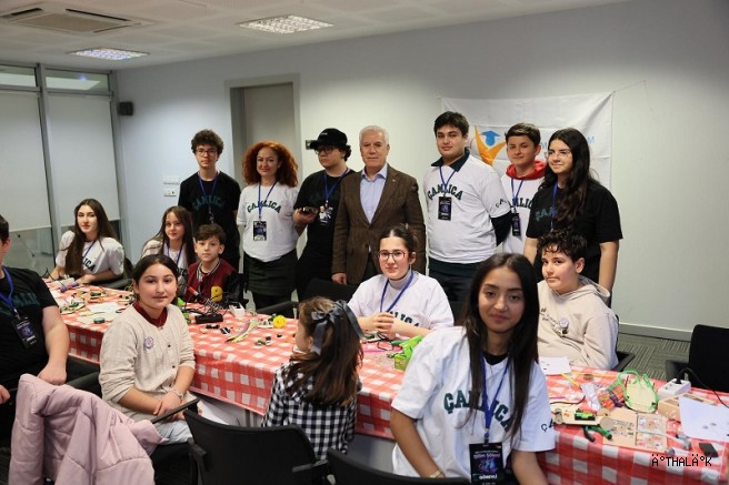 Bursa'da Gençler Bilimle Buluştu