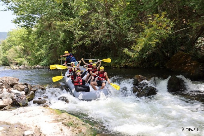 Bursa’da Gençler Rafting Heyecanı Yaşadı