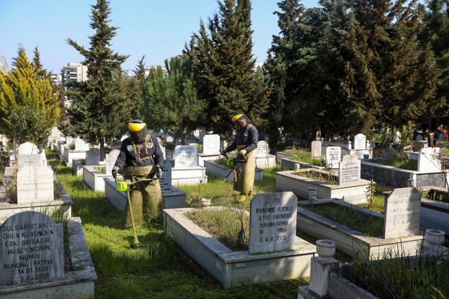 Bursa'da Şehitlik ve Mezarlıklar Bayrama Hazır