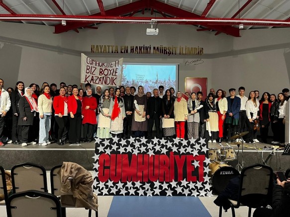 Bursa Erkek Lisesi’nde “Cumhuriyeti Biz Böyle Kazandık” Oratoryosu