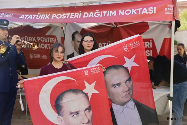 Bursa’nın Cadde ve Sokakları ‘Ata Posterleri’ ile Donatılıyor