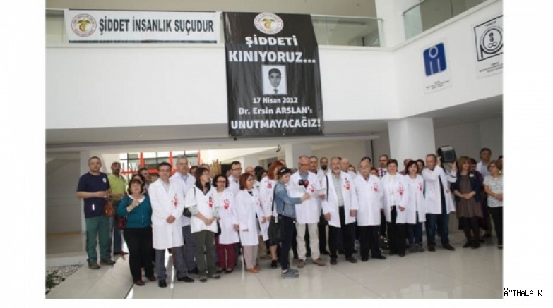 Bursa Tabip Odası Dr. Ersin Arslan’ın Ölüm Yıldönümünde Basın Açıklaması Yaptı