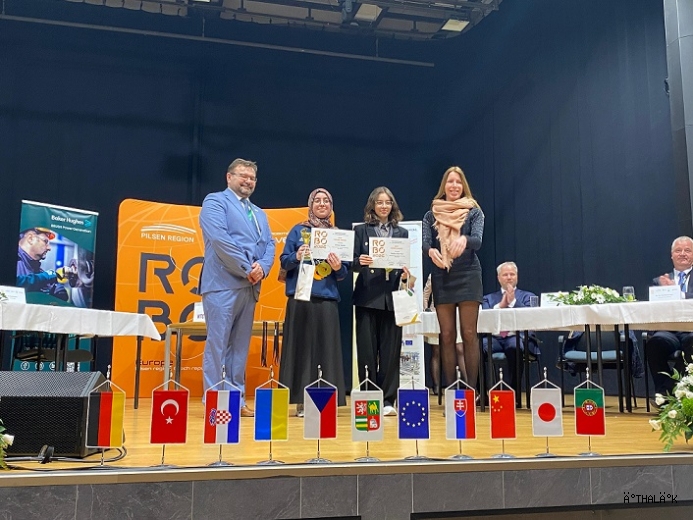 Bursalı Öğrencilerden Çekya’da Robotik Başarısı 