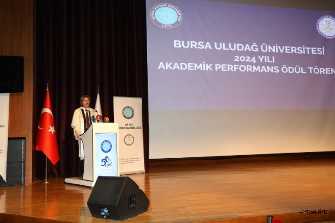 BUÜ'de 2024 Yılı Akademik Performans Ödülleri Sahiplerini buldu