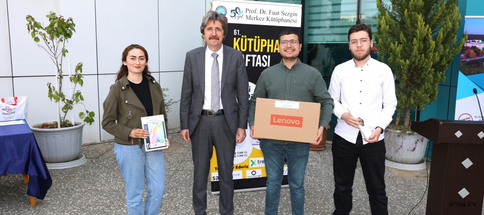 BUÜ’de Kitap Kurtları Ödüllendirildi