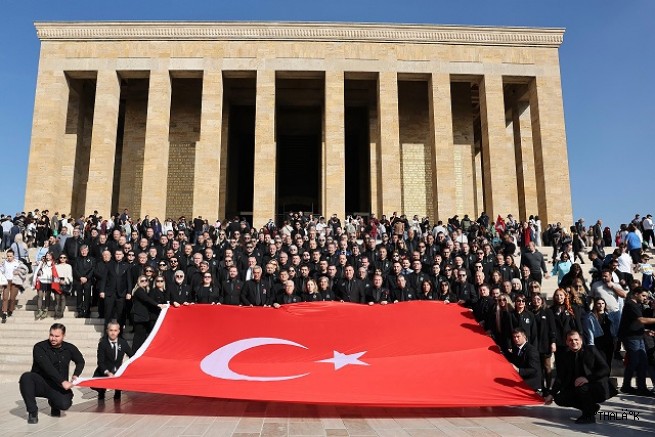 Büyükşehir Ata'sının Huzurunda