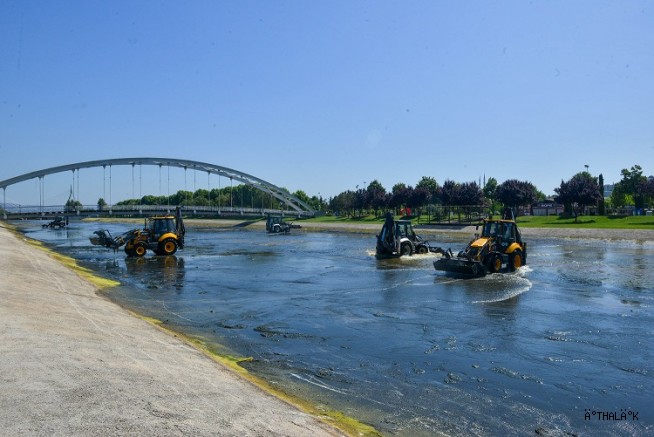 Büyükşehir Belediyesi’nden Hüdavendigar'da Dere Temizliği