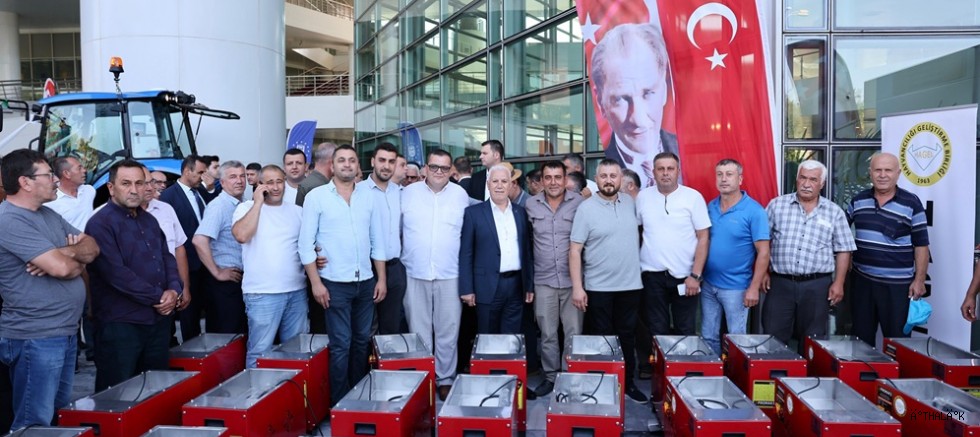 Büyükşehir’den Kırsal Mahallelere Ekipman Desteği