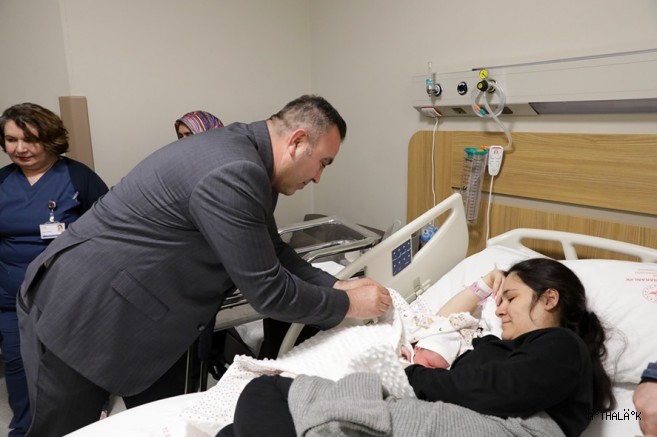 Büyükşehir’den Yılın Son ve İlk Bebeklerine Ziyaret