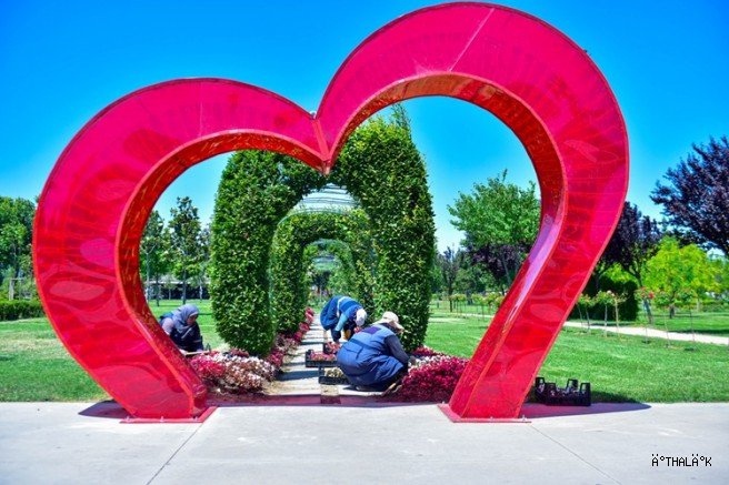 Büyükşehir İle Parklar Yaza Hazır