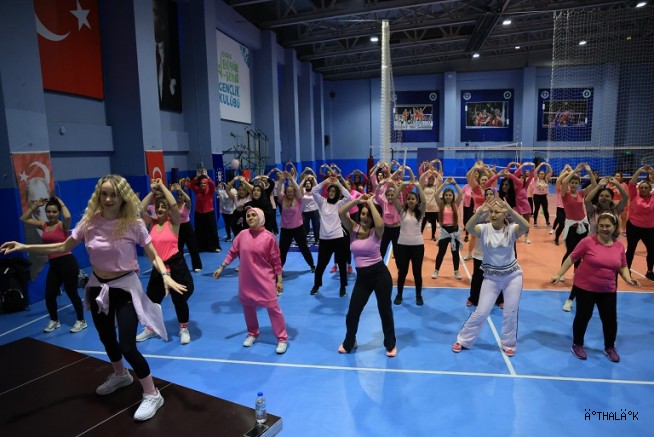 Büyükşehir, Kadınları Sporla Buluşturuyor