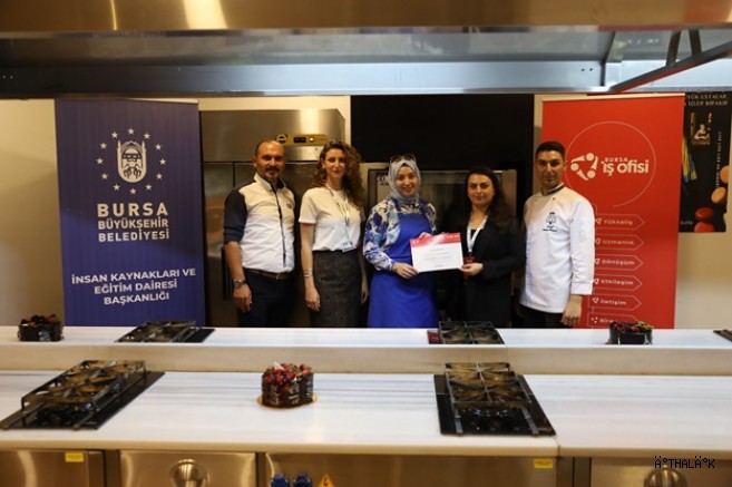 Büyükşehirden Kadınlara Altın Bilezik