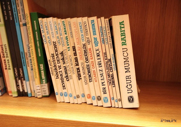 ÇGD Bursa Şubesi Osmangazi’ye Uğur Mumcu Kitaplarını Bağışladı