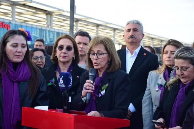 CHP Bursa İl Kadın Kolları'ndan 8 Mart Yürüyüşü ve Basın Açıklaması 