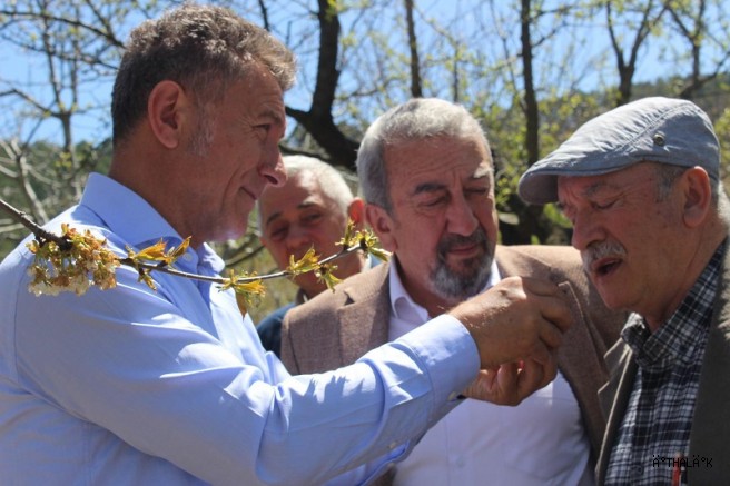 CHP Bursa Milletvekili Orhan Sarıbal: "Çiftçiye AKP Zulmü Tarlaya Borç Ektirdi Enkaz Biçtiriyor”