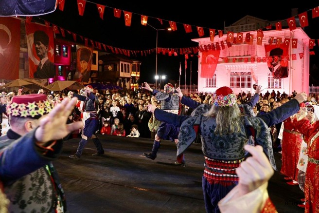 Cumhuriyet Bayramı’nda Mudanya’da Zeybek Esintisi