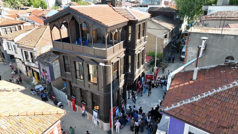 Cumhuriyet Galerisi Kapılarını Açıyor