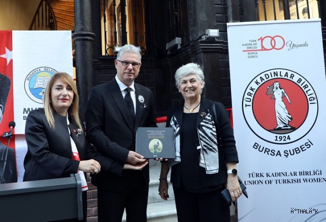 Cumhuriyet Galerisi'nde Cumhuriyet Kadını