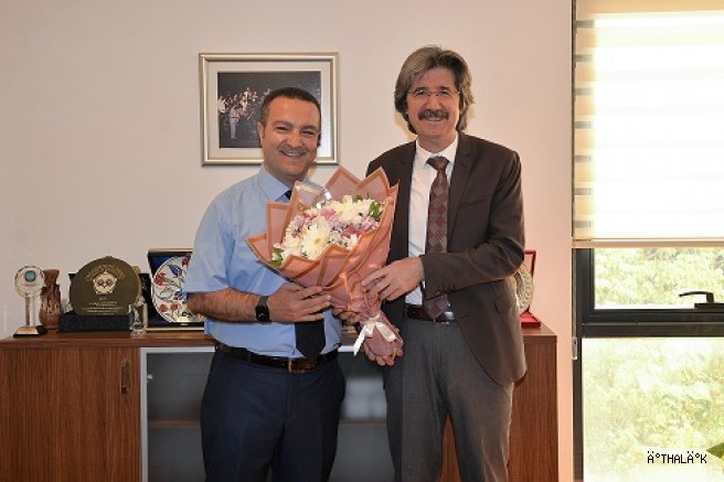 Devlet Konservatuvarında Bayrak Değişimi