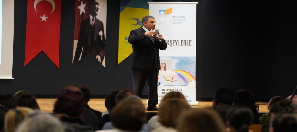 Dökmen'den Aile İçi İletişime Dair Mesajlar