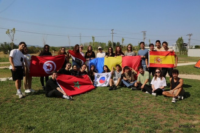 Dünya Gençleri Fadıllı’da Buluştu  