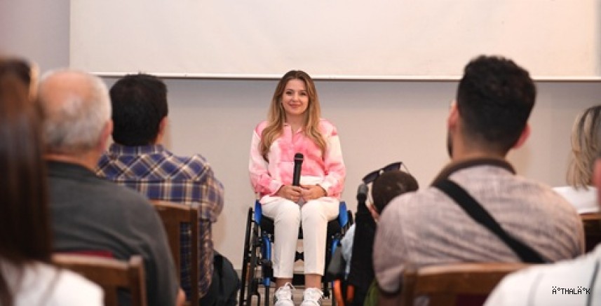 Dünyanın İlk ve Tek Engelli Kadın Ralli Pilotu Engellilere Umut Oluyor