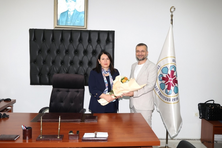 Eğitim Bilimleri Enstitüsünde Bayrak Değişimi