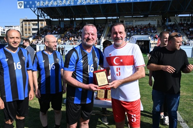 "Futbolun Efsaneleri Karacabey İçin Sahaya Çıktı"